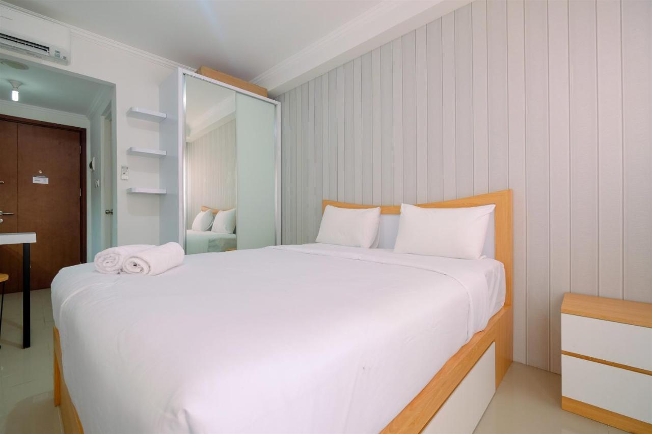Modern And Simple Signature Park Grande By Travelio Jakarta